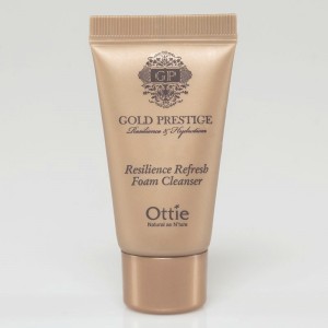 Придбати оптом Міні-версія зволожуючою пінки для вмивання Ottie Gold Prestige Resilience Refresh Foam Cleanser - 15 мл